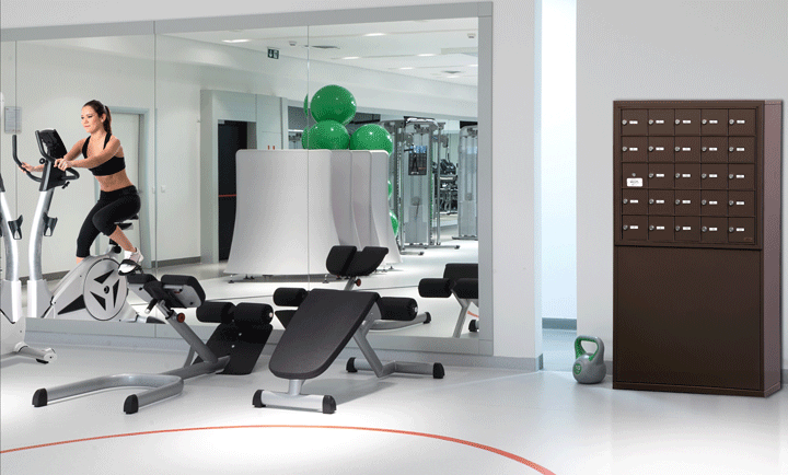 LockerBlog_FitnessStudio_CellPhone